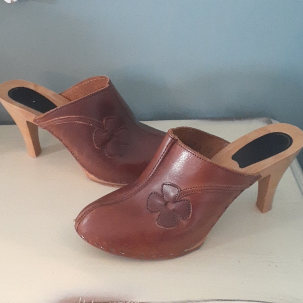 & Vintage brown leather heeled Clogs with flower detail